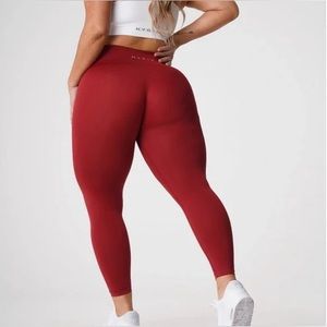 NVGTN Carmine Solid Seamless Leggings